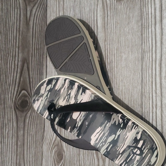 Olukai black and gray women’s sandals size 9 - Picture 6 of 6